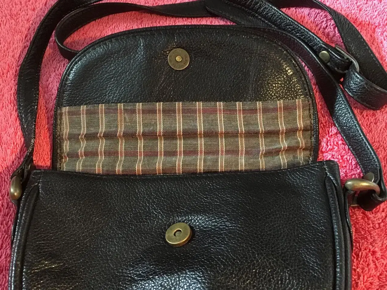 Billede 2 - Lille sort læder taske til salg