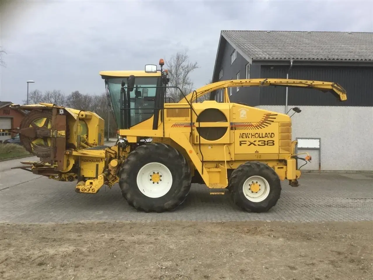 Billede 1 - New Holland FX 38 Velholdt inkl majsbord og pickup