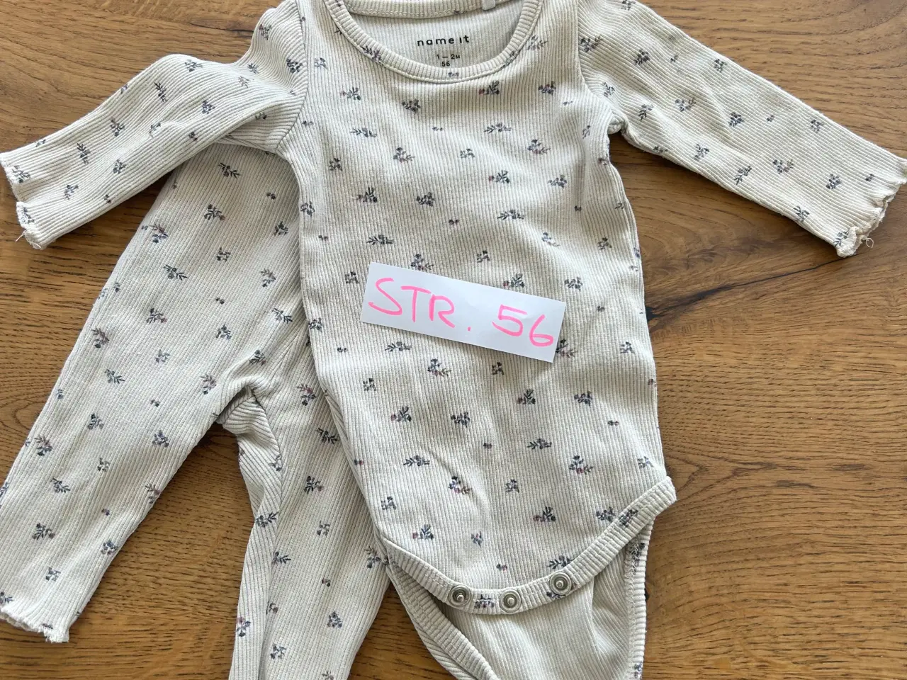 Billede 9 - Babytøj til pige str 56