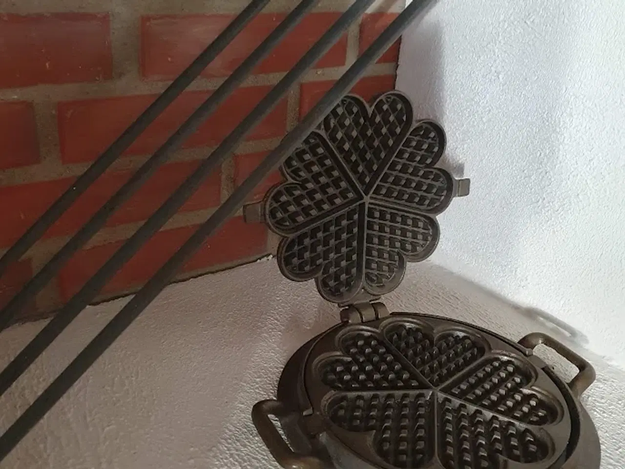 Billede 2 - Gammelt Voss vaffeljern til brændekomfur, grill mm