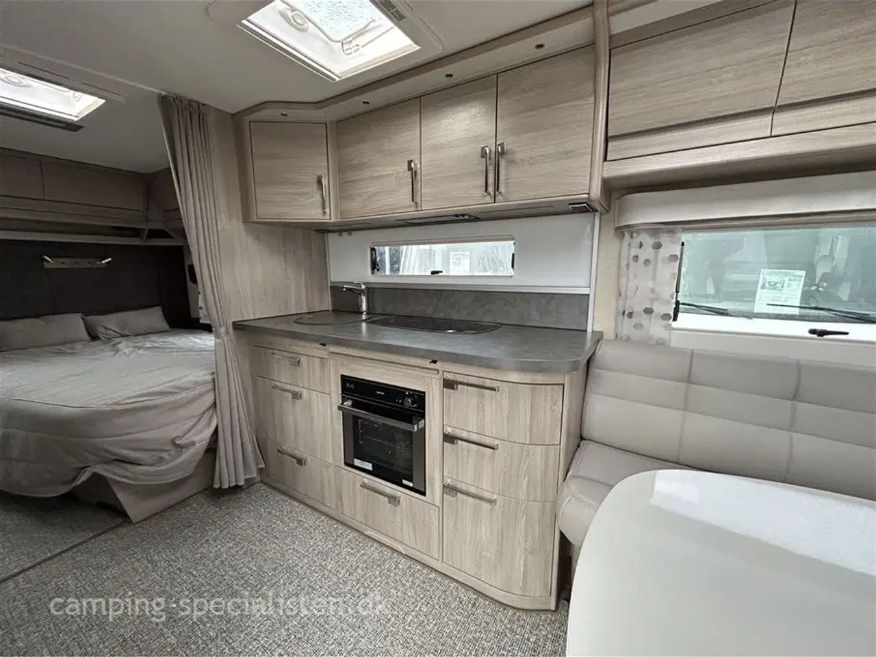 Billede 4 - 2023 - Kabe Smaragd 520 XL KS Queen Selction   Kabe Smaragd XL/KS Queen Selction model 2023 - kan nu ses hos Camping-Specialisten.dk