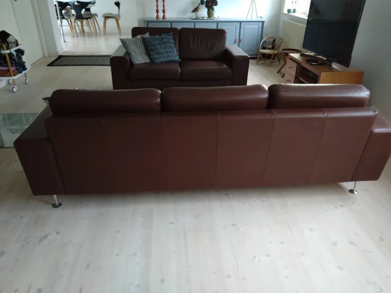 Billede 2 - Brun 3 persons lædersofa fra hurup