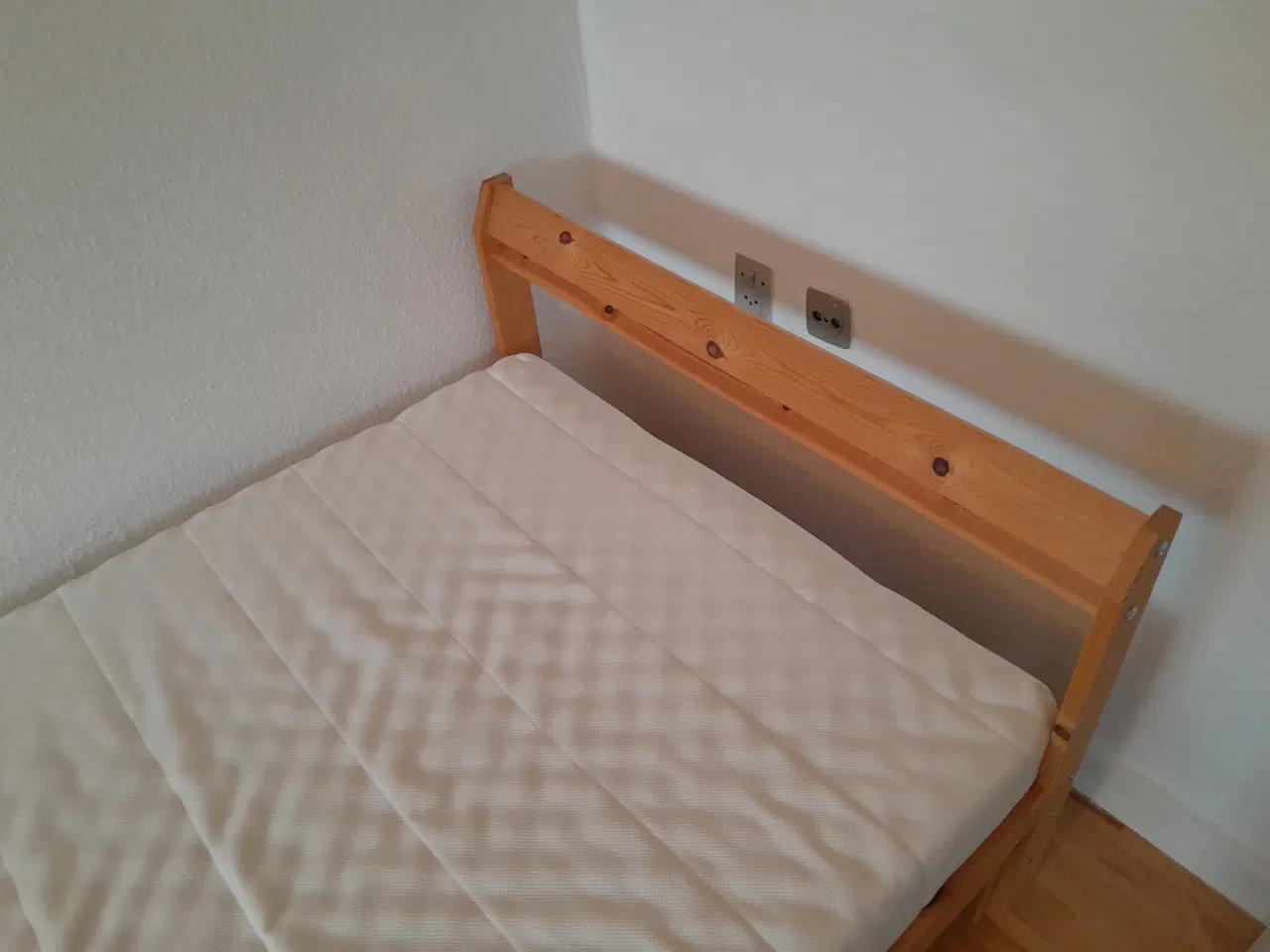 Billede 6 - Seng (NEIDEN + LINDBÅDEN fra IKEA)