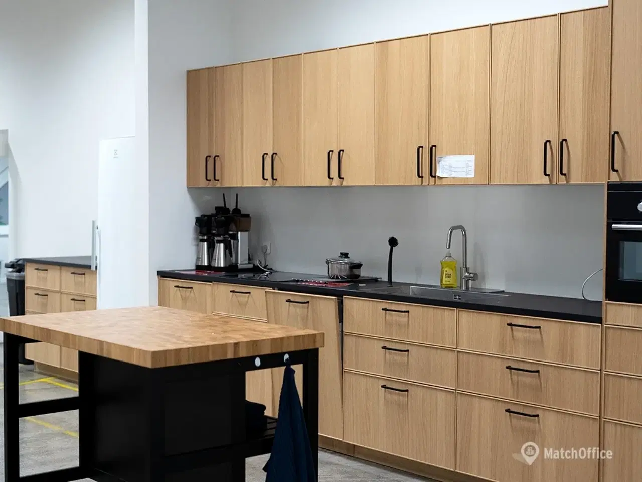 Billede 7 - Kontor i delvis åbent landskab. Fantastisk placering i bygningen.