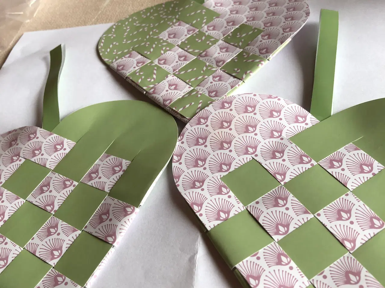 Billede 1 - Nye julehjerter håndflettede 