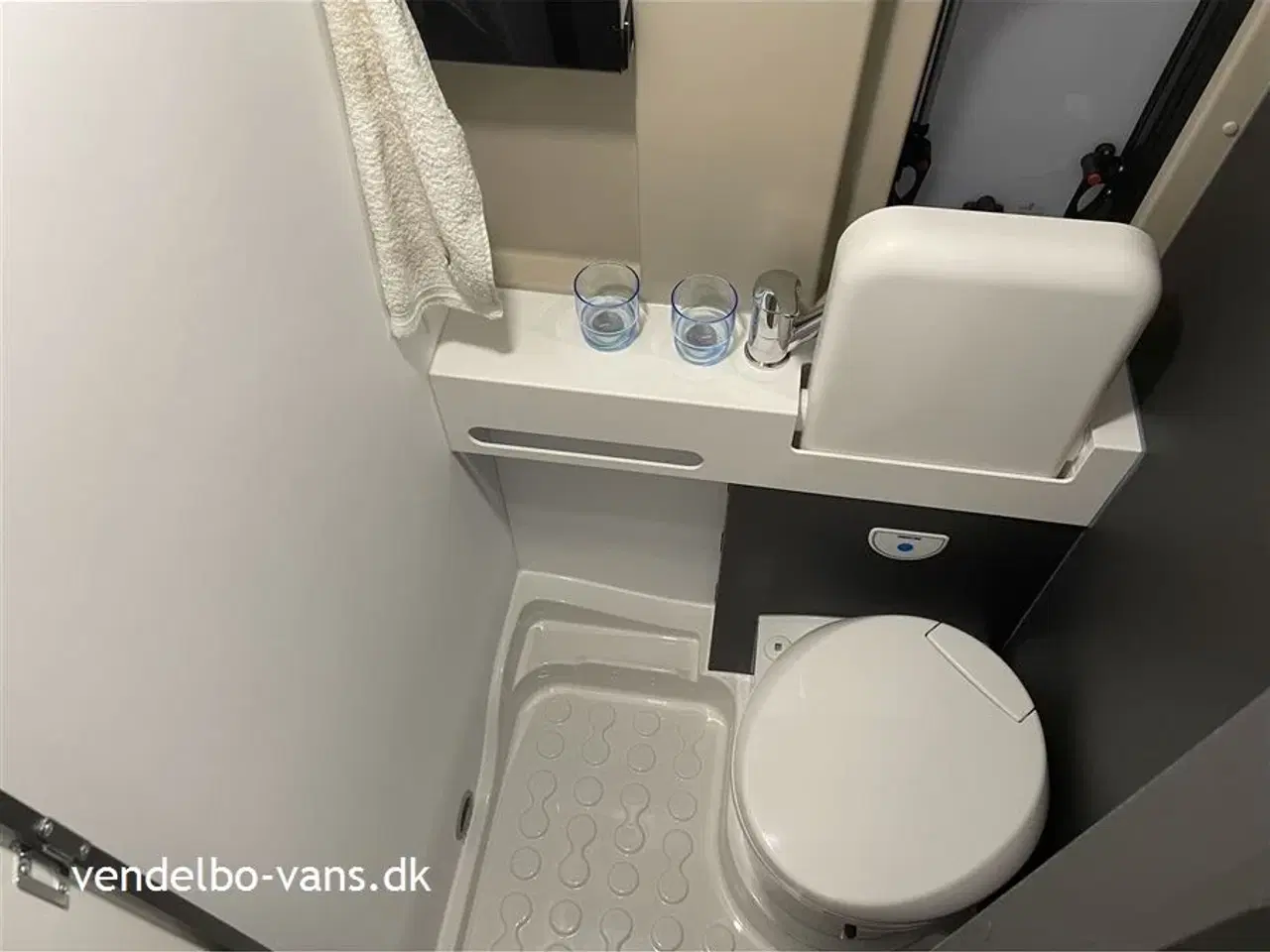 Billede 5 - 2026 - McLouis Menfys Van 1 KUN 541 cm lang - 205 cm bred og 265 cm høj