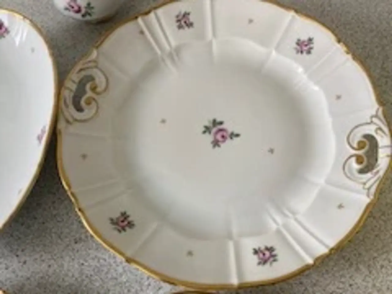 Billede 4 - Smuk Roselil kaffestel