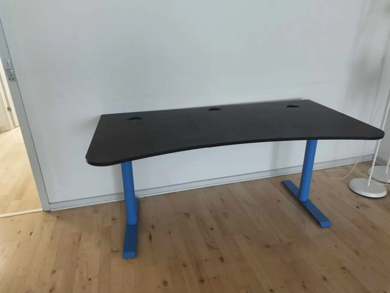 Billede 1 - Gaming bord Længde 83 cm og bredde 158 cm. 