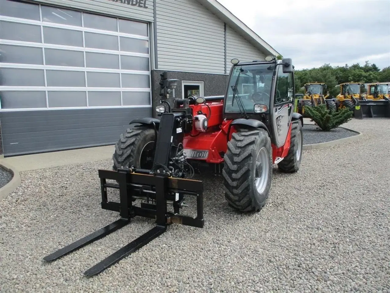 Billede 7 - Manitou MT932 Comfort Dansk maskine, med hydrauliske pallegafler.