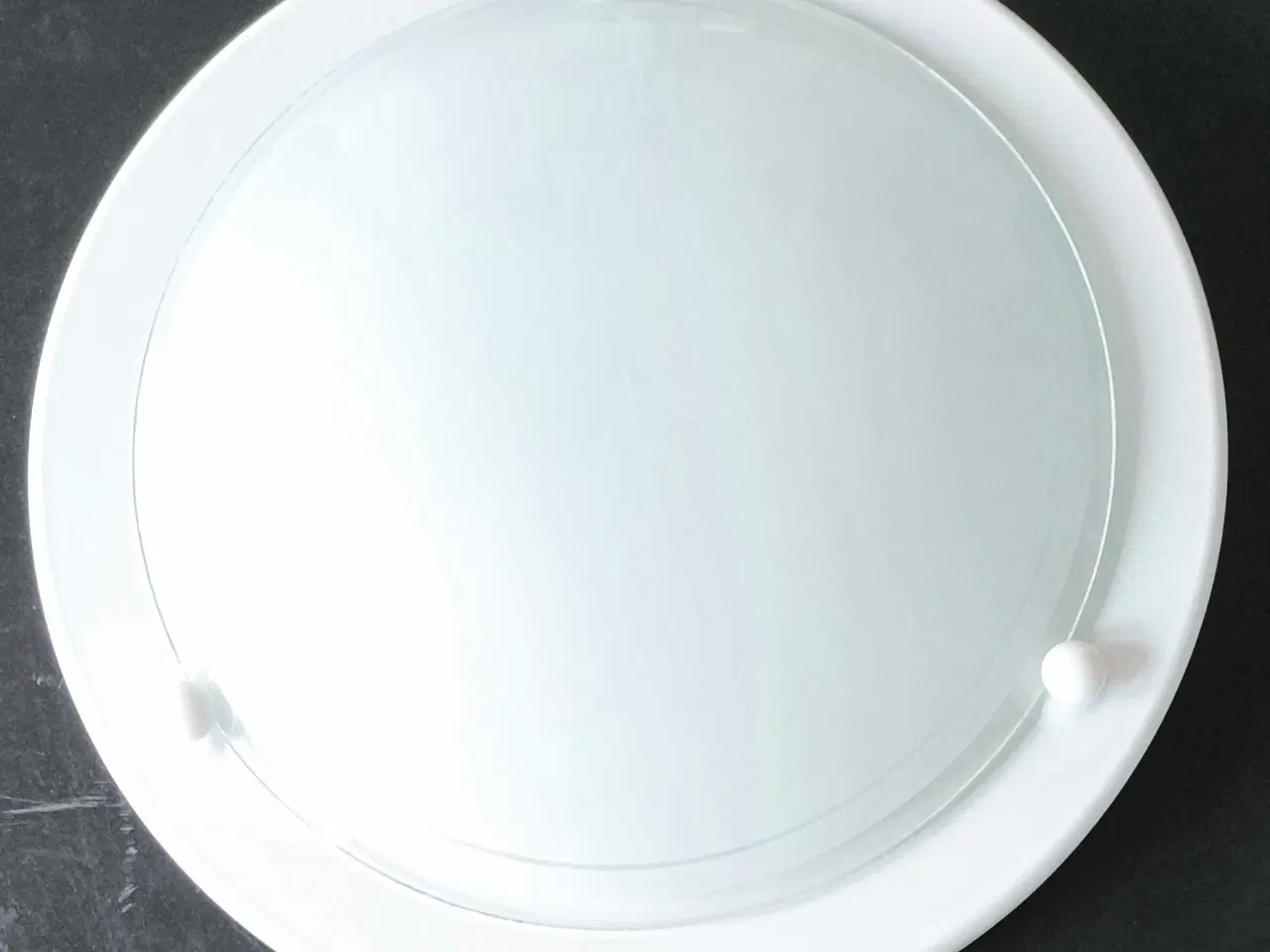 Billede 1 - Hvid loftslampe .