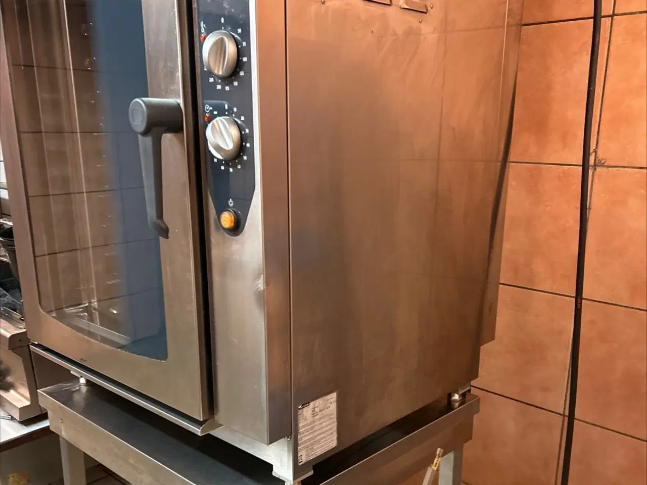 Billede 2 - Convektionsovn med dampfunktion og bord