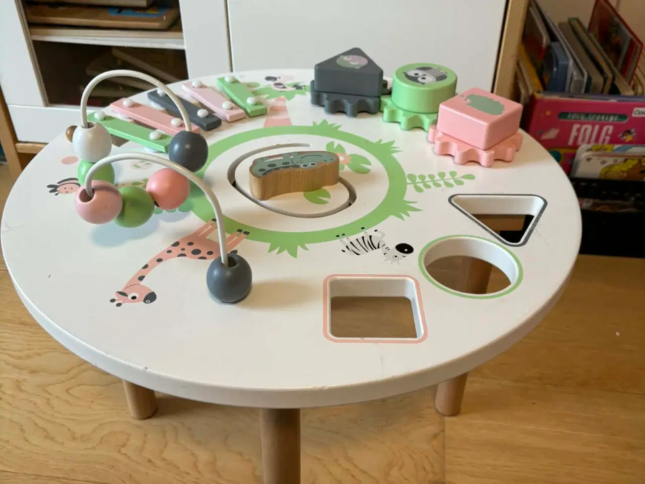 Billede 1 - AKTIVITETSBORD