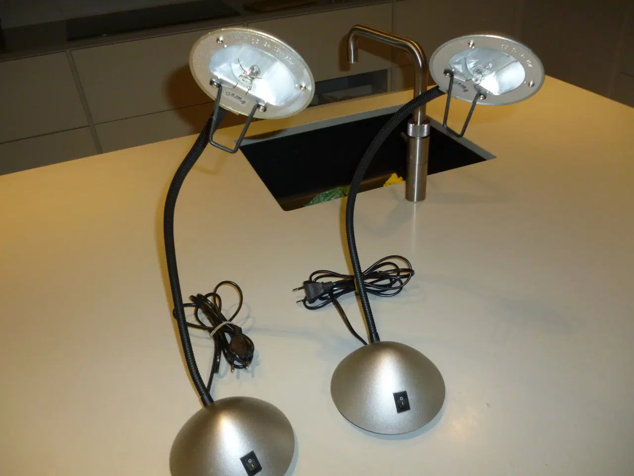 Billede 3 - Læse/bordlampe med bøjelig arm.