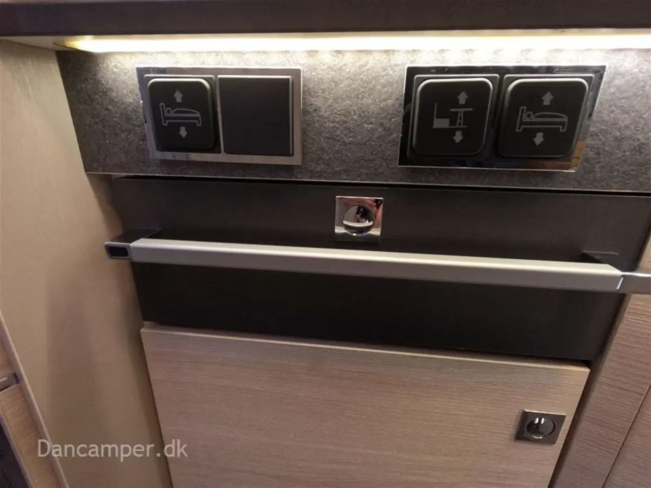 Billede 15 - 2020 - Chausson Welcome Premium 716   Kommissionssalg! Fantastisk delintegreret autocamper med el. sænkbar køjer i bag.og sænkbar dobbeltseng i front, el-markise og NORTRONIX alarm.