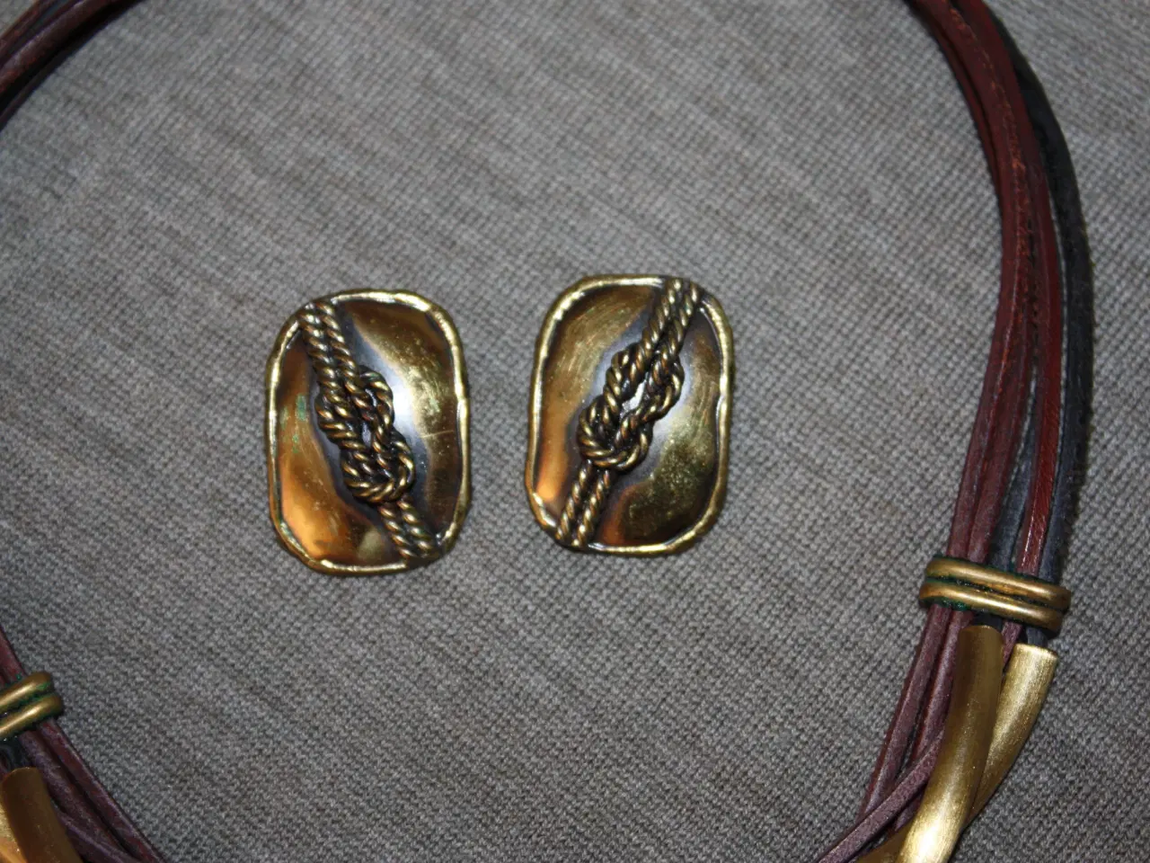 Billede 3 - Halskæde med Øreclips leather og metal