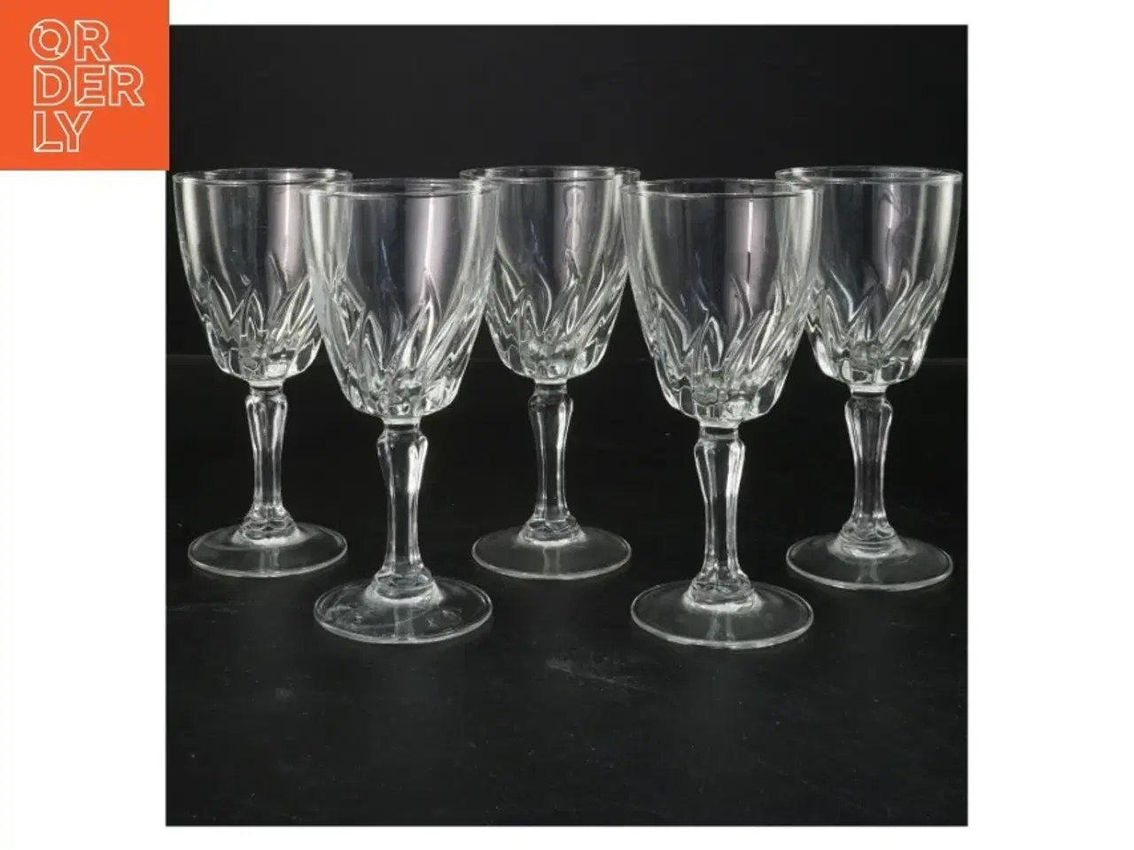 Billede 1 - Sæt med 5 vinglas (str. 15,5x6,5 cm)