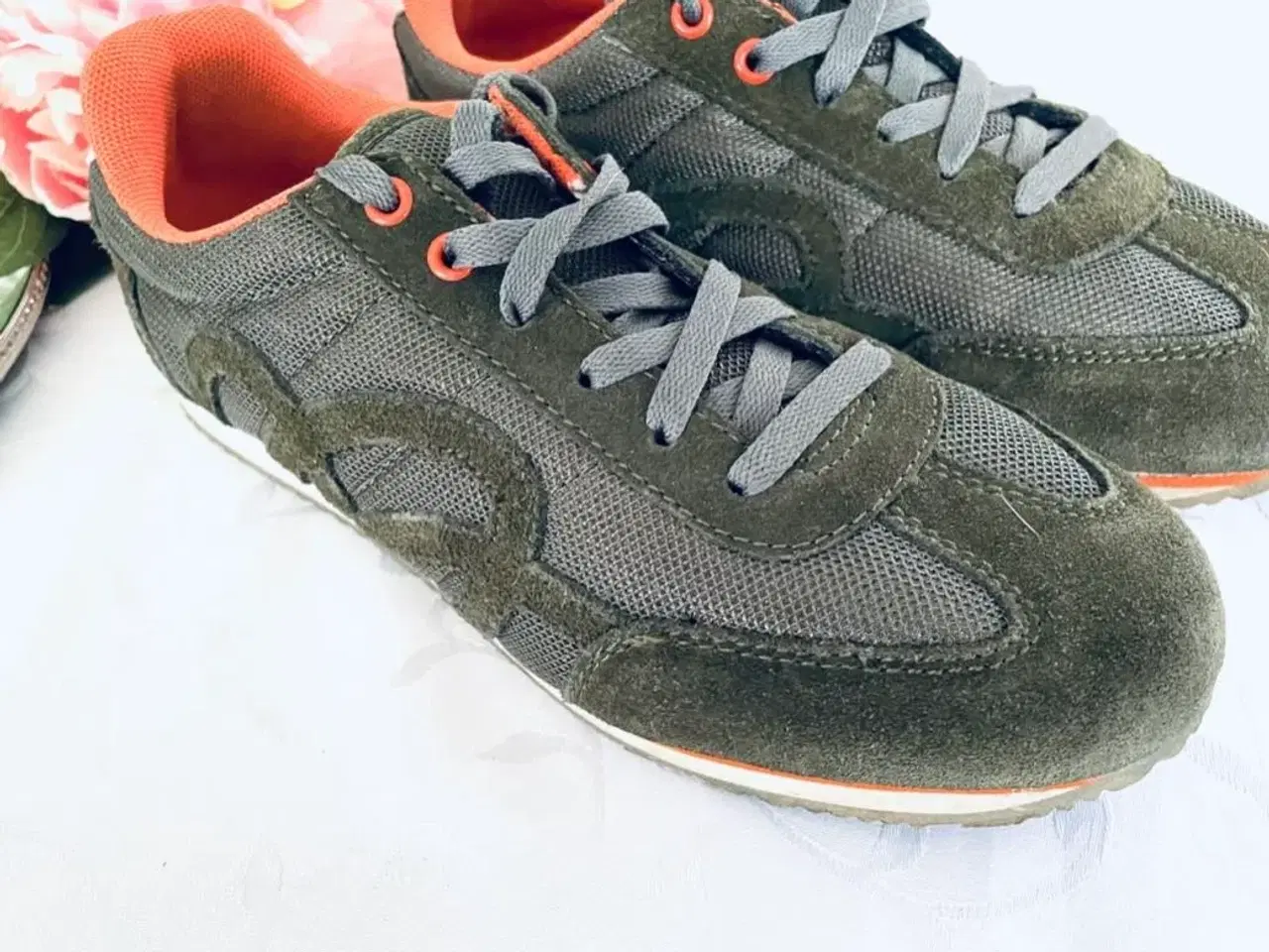 Billede 3 - Sneakers fra Pieces i god stand 