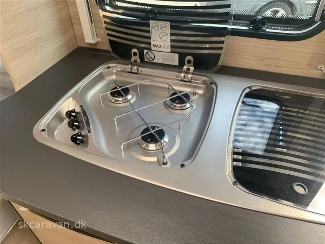 Billede 14 - 2022 - Caravelair Titanium 450   Lækker vogn med enkelt senge Mover - El markise og div udstyr køkken og toilet aldrig brugt