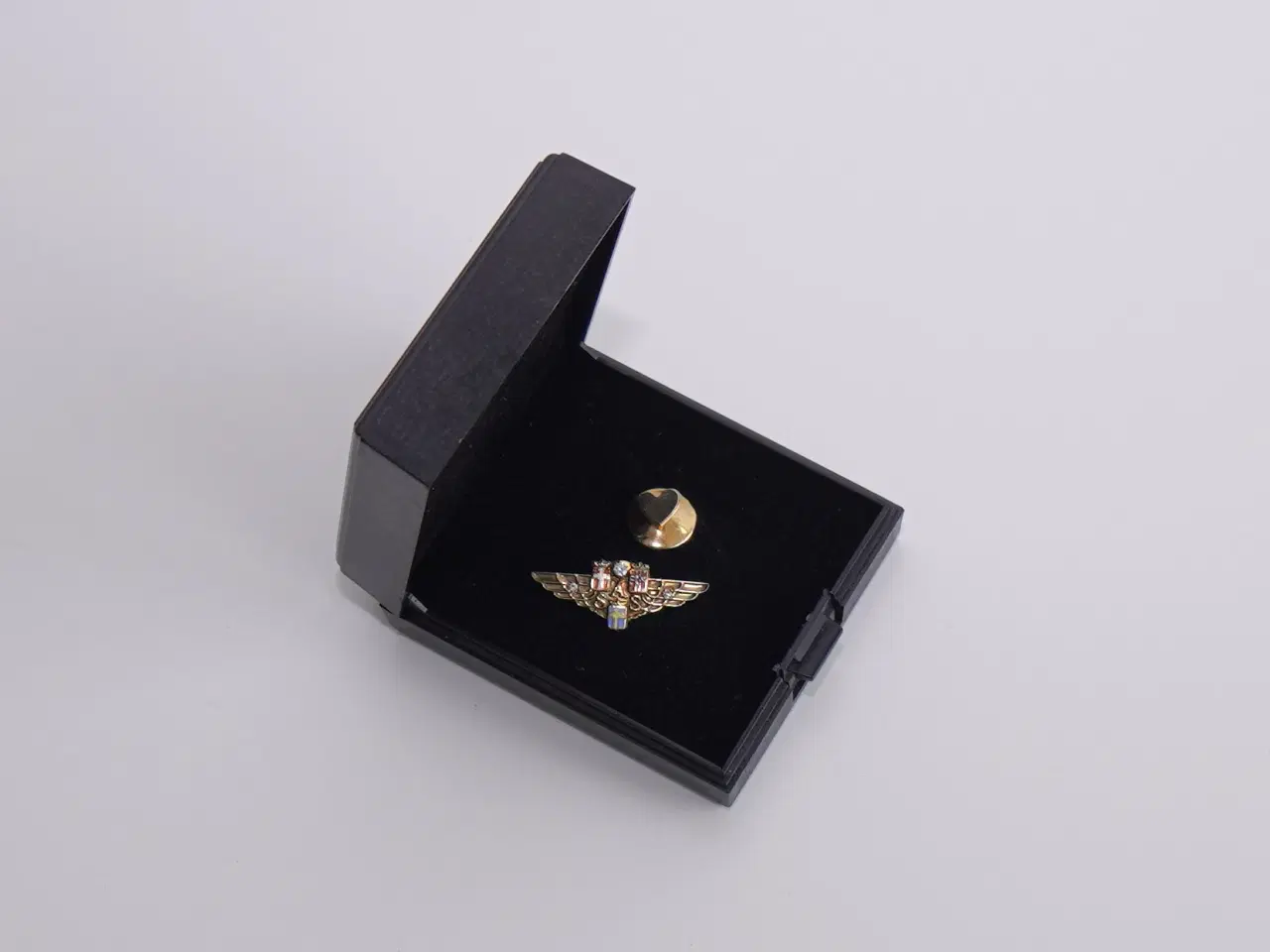 Billede 2 - SAS broche 18 K guld+3 diamanter + hjertenål 14 K