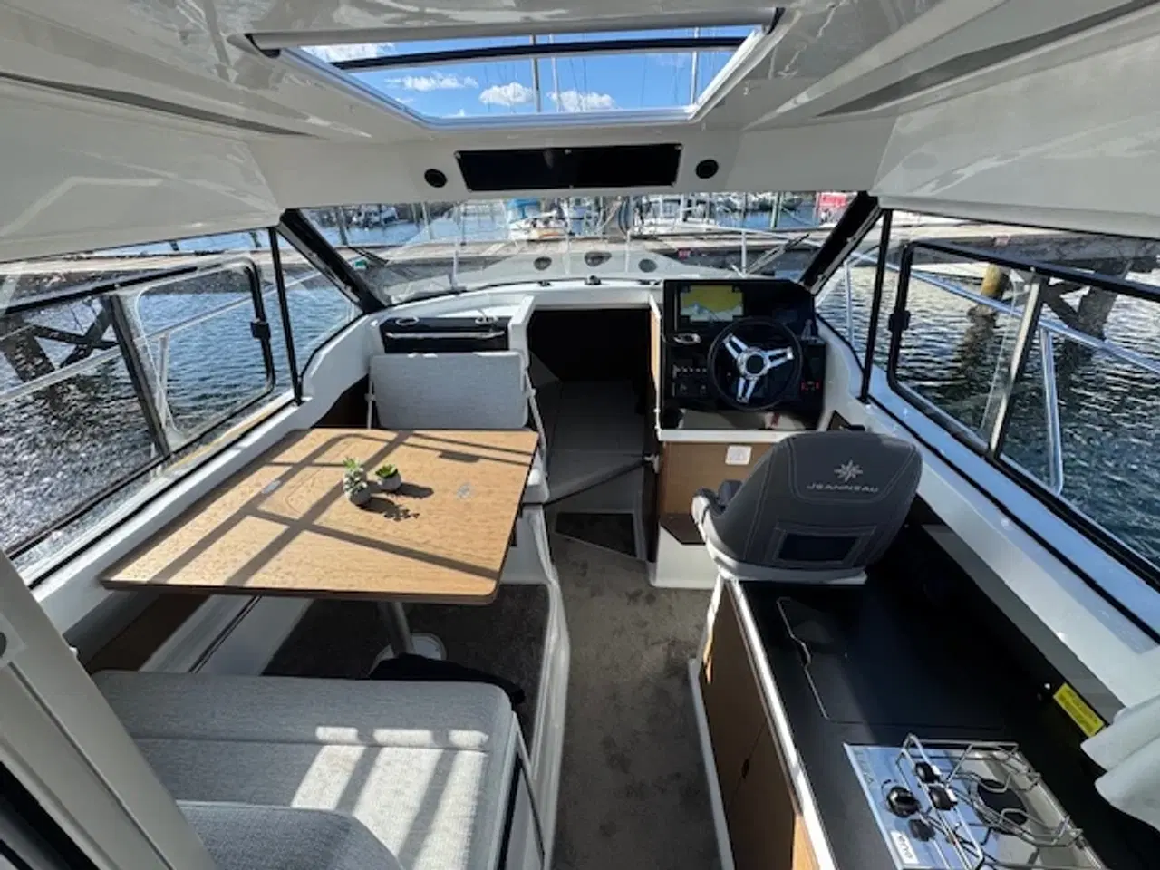 Billede 7 - Jeanneau 795, 200hk, som ny, 2022