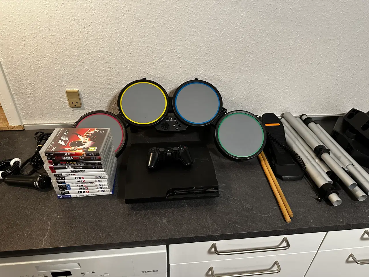 Billede 1 - Playstation 3 med 12 spil og trommesæt