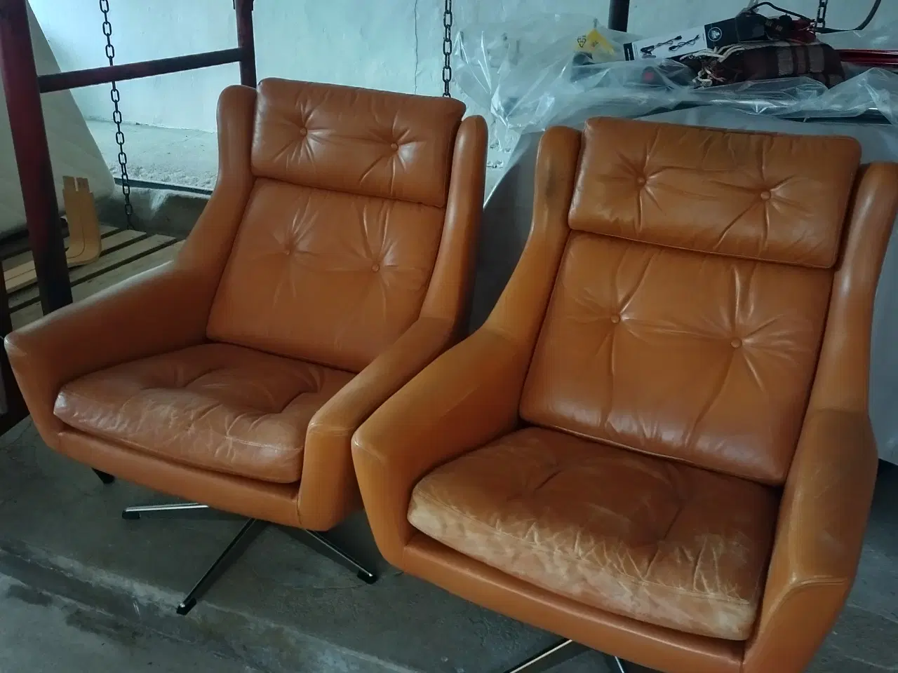 Billede 2 - 2 cognac farvede lænestole på 5 benet drejefod