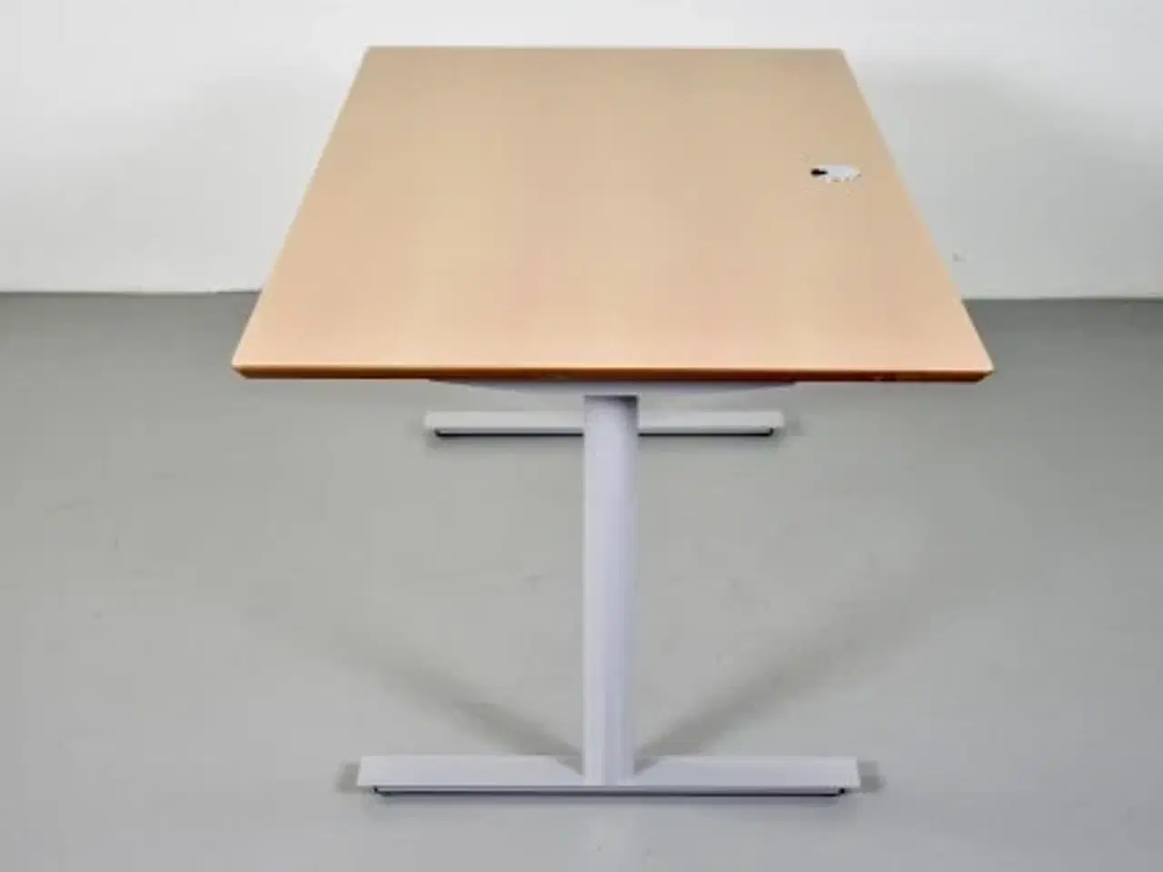 Billede 2 - Fumac hæve-/sænkebord med bøgefiner, 160 cm.