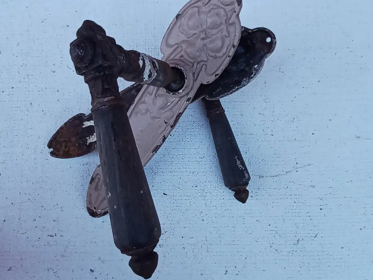 Billede 2 - Antikke dørgreb med langskilte.