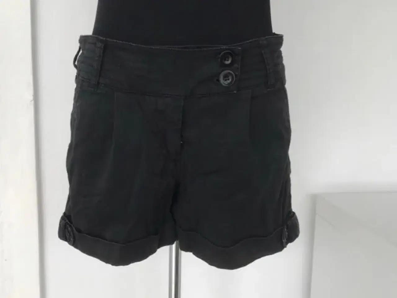 Billede 1 - Shorts str.36