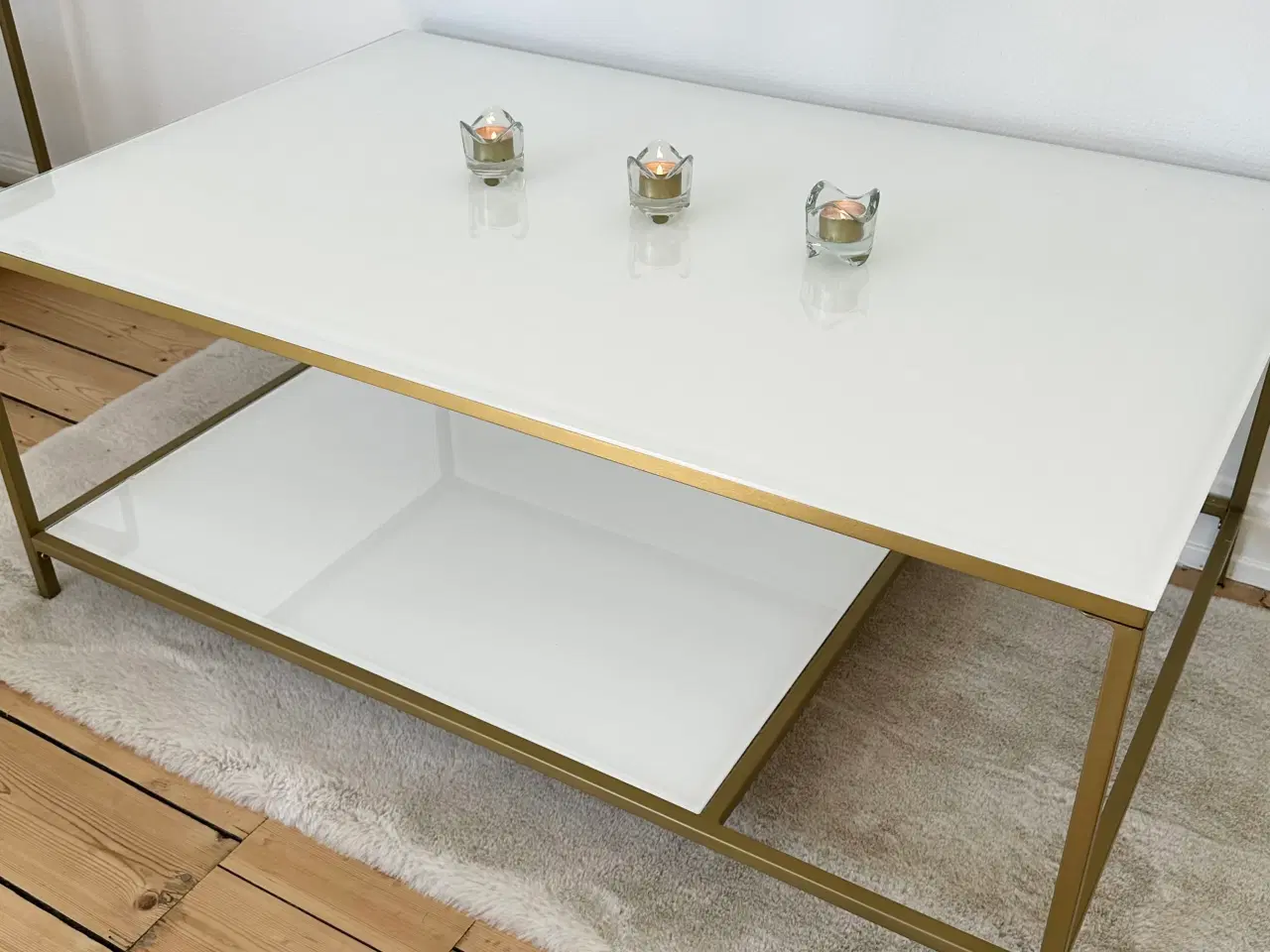 Billede 3 - Glasbord med guld stel