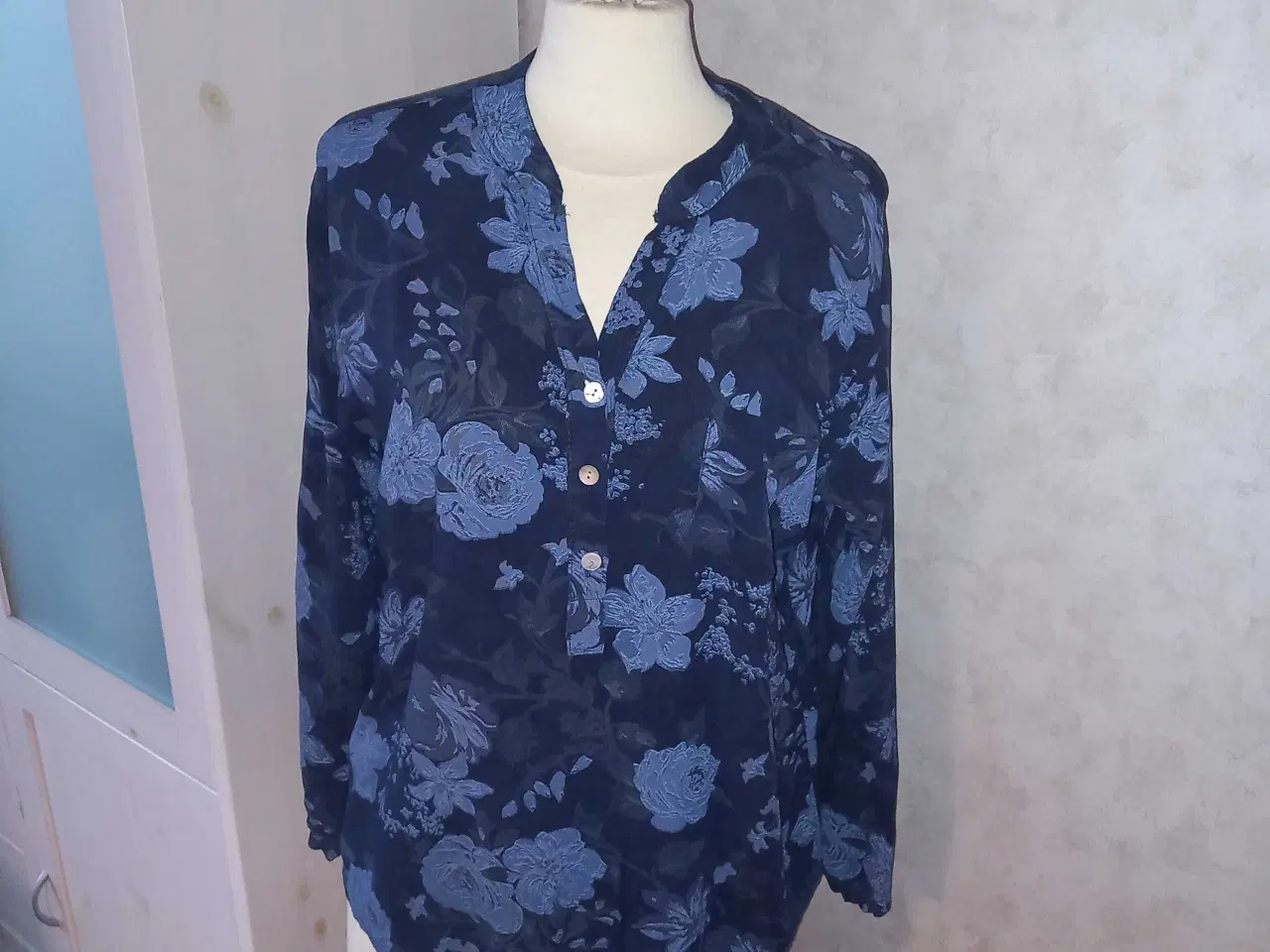 Billede 1 - New Collection blå skjorte /bluse