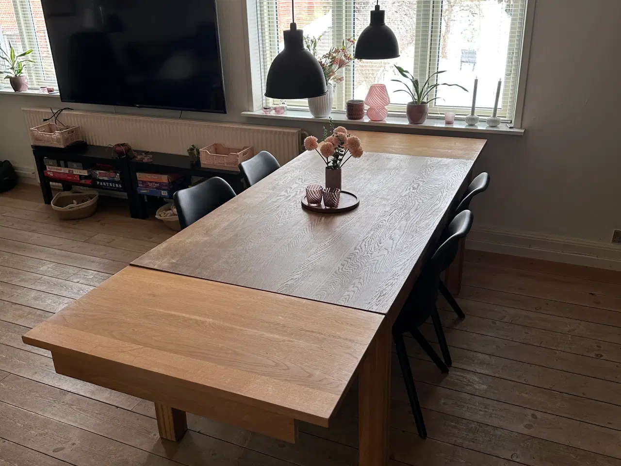 Billede 1 - Spisebord i massiv egetræ