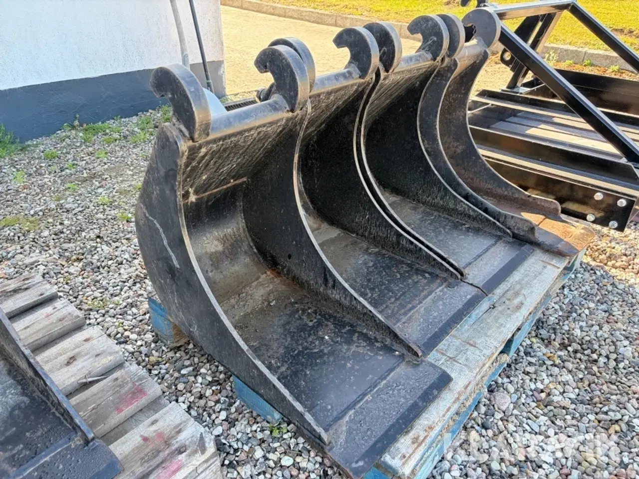 Billede 4 - Lerskovle Skive Maskinfabrik 20 cm 1 styk og 30 cm 3 styk til minigraver