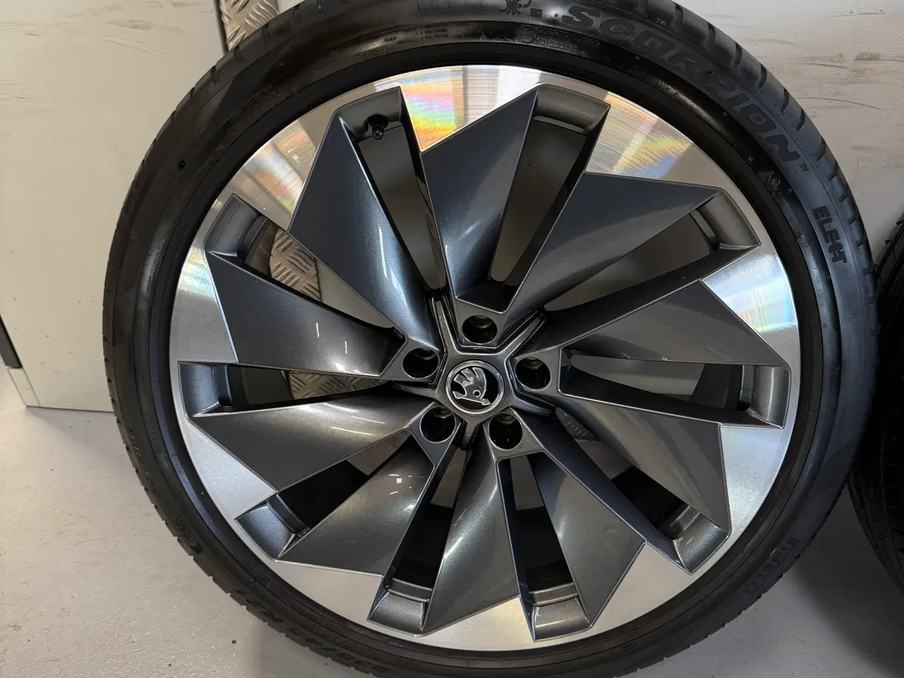 Billede 2 - Originale 21” Skoda enyaq fælge med sommerdæk
