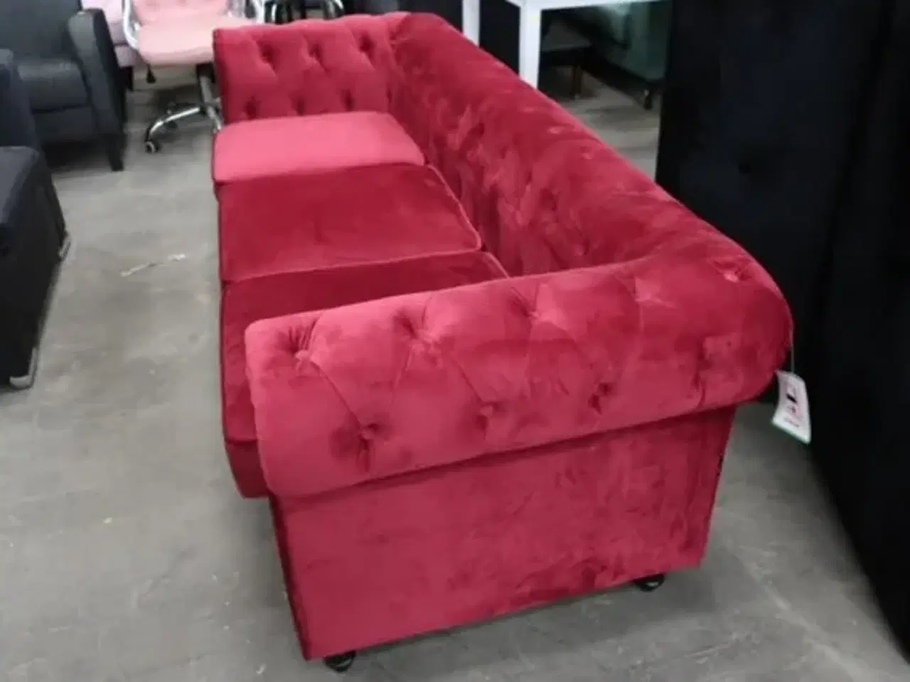 Billede 2 - Mørkerød 3-personers Chesterfield sofa