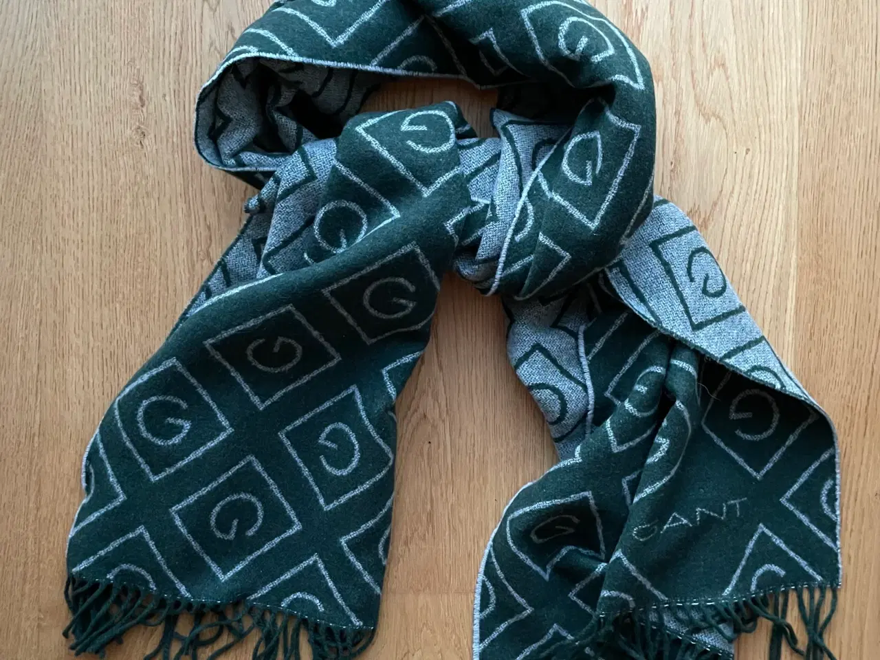 Billede 1 - GANT tørklæde icon