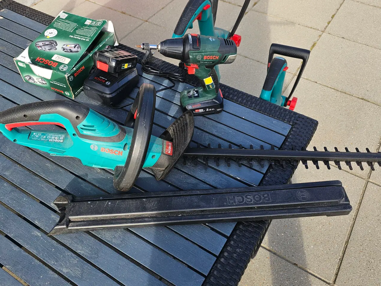 Billede 4 - Kanttrimmer og hækkekliper og en skruemaskin