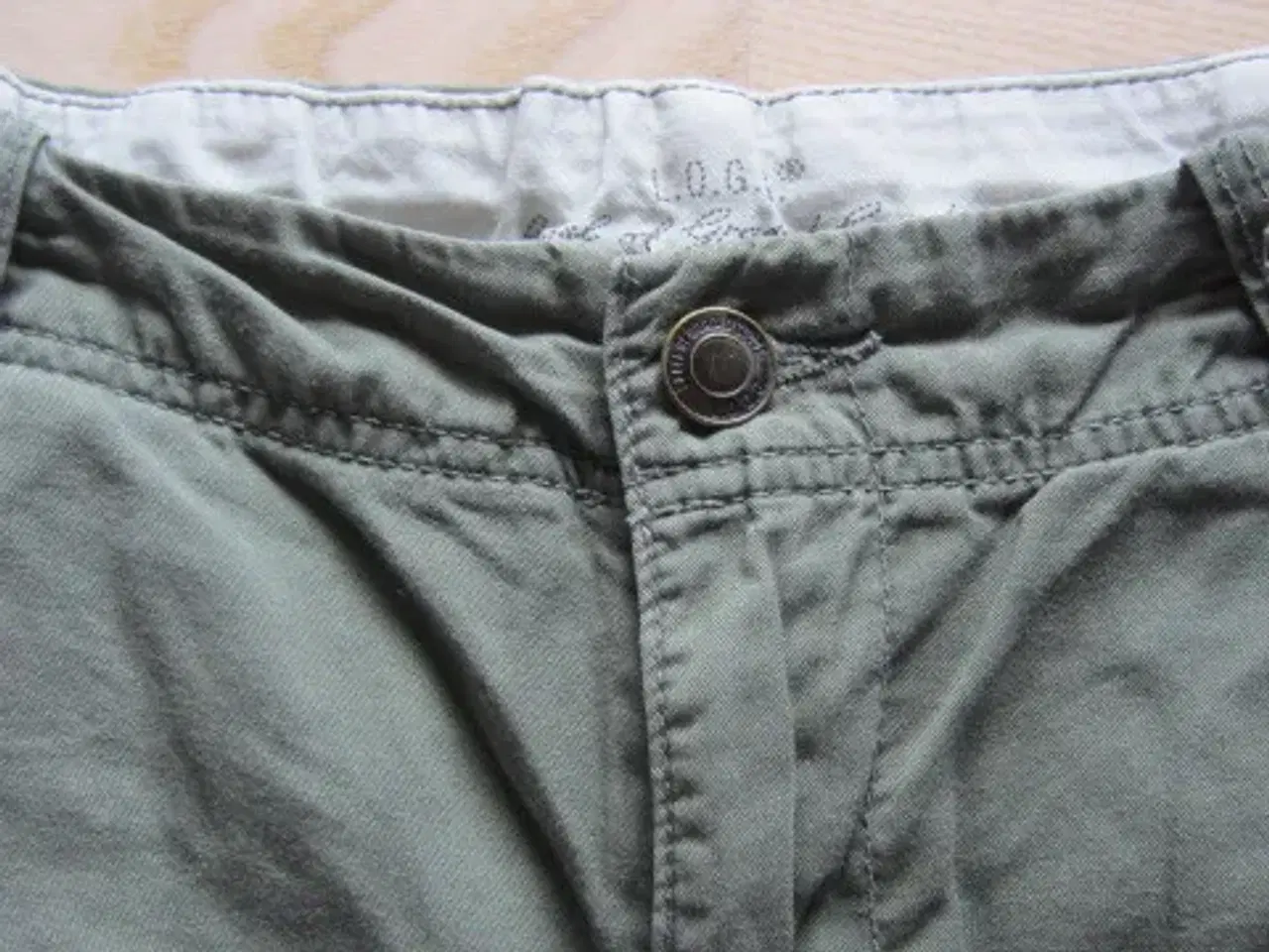 Billede 1 - Str. 158, armygrønne shorts