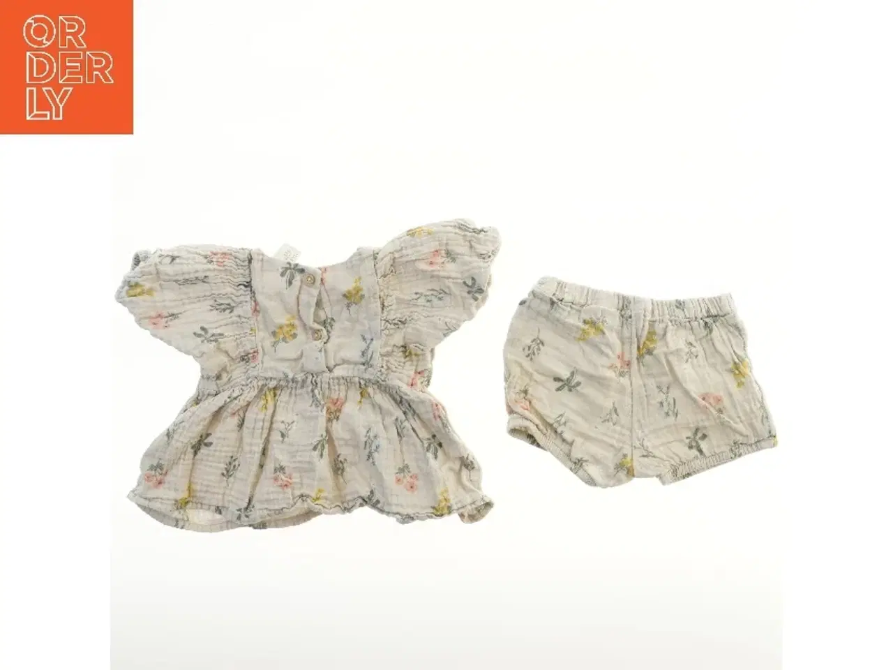 Billede 2 - Sæt med bluse og shorts fra H&M (str. 80)