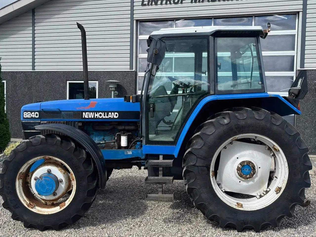 Billede 10 - New Holland 8240 SLE  Med frontlift og frontPTO