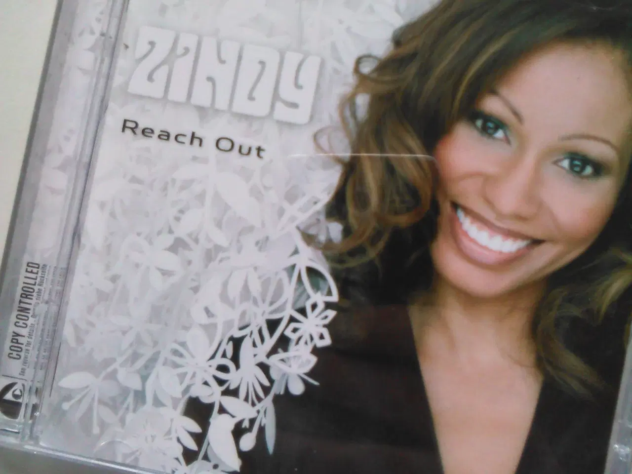 Billede 1 - Zindy: Reach Out 2004