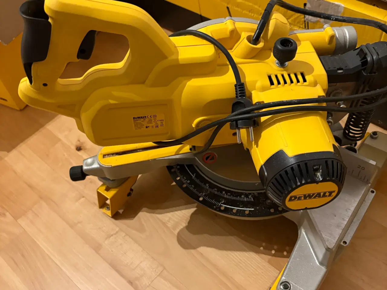 Billede 2 - DeWalt kap-/geringssav  med arbejdsbord