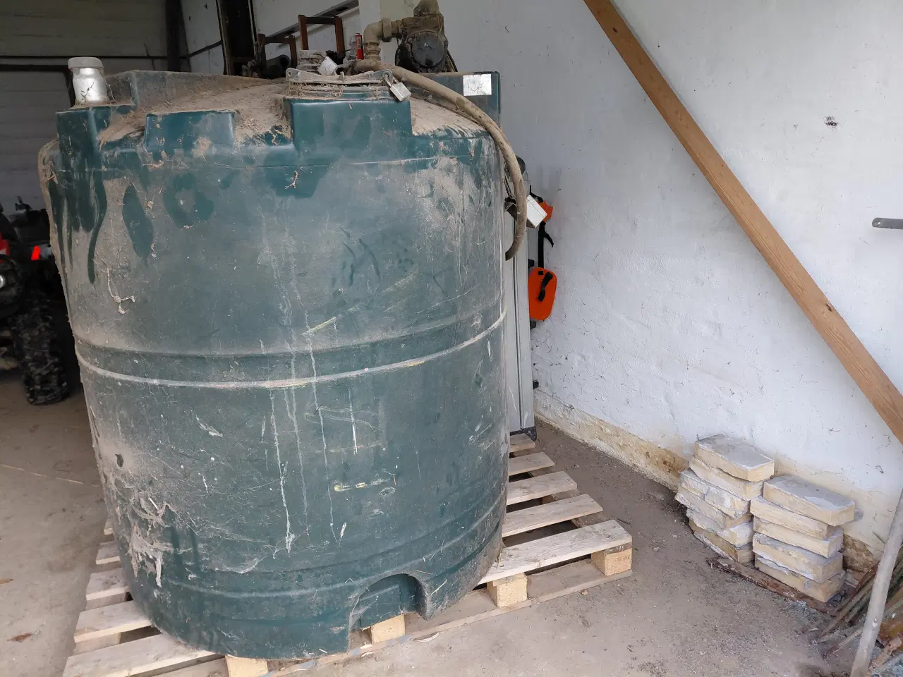 Billede 1 - Olietank 1200 l