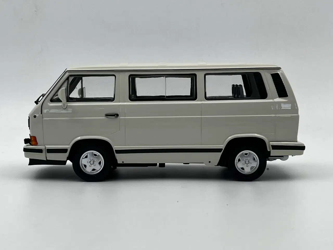 Billede 2 - 1990 VW T3 Whitestar / Multivan 1:18