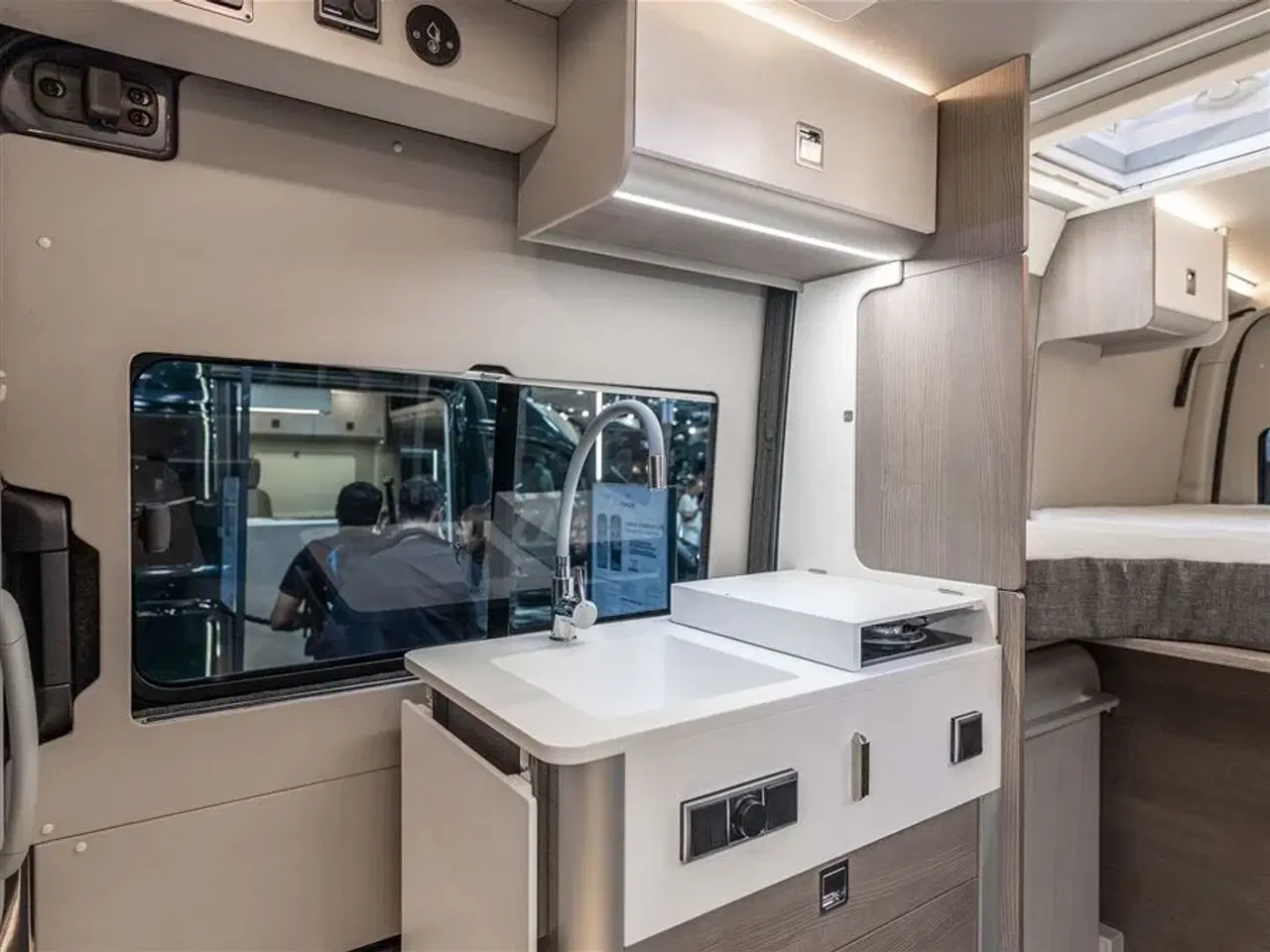 Billede 4 - 0 - FURGOK   Langsgående senge og cykel garage på 6 meter!