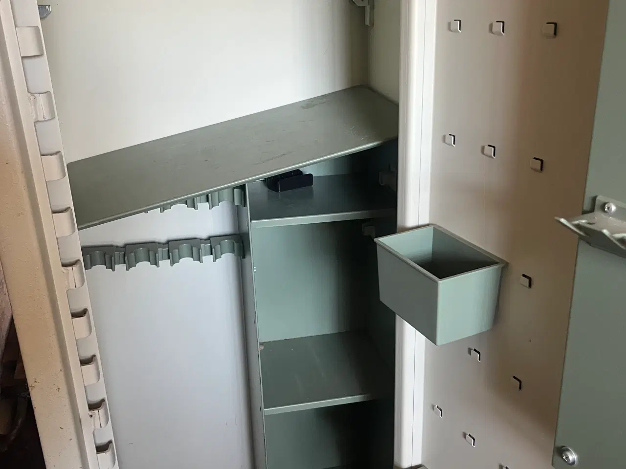 Billede 2 - Våbenskab / værdiskab