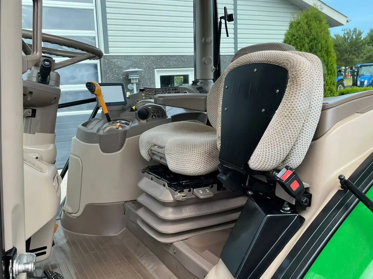 Billede 5 - John Deere 6135R Krybegear, frontlift, TLS Affjedret foraksel og affjedret kabine samt luft anlæg