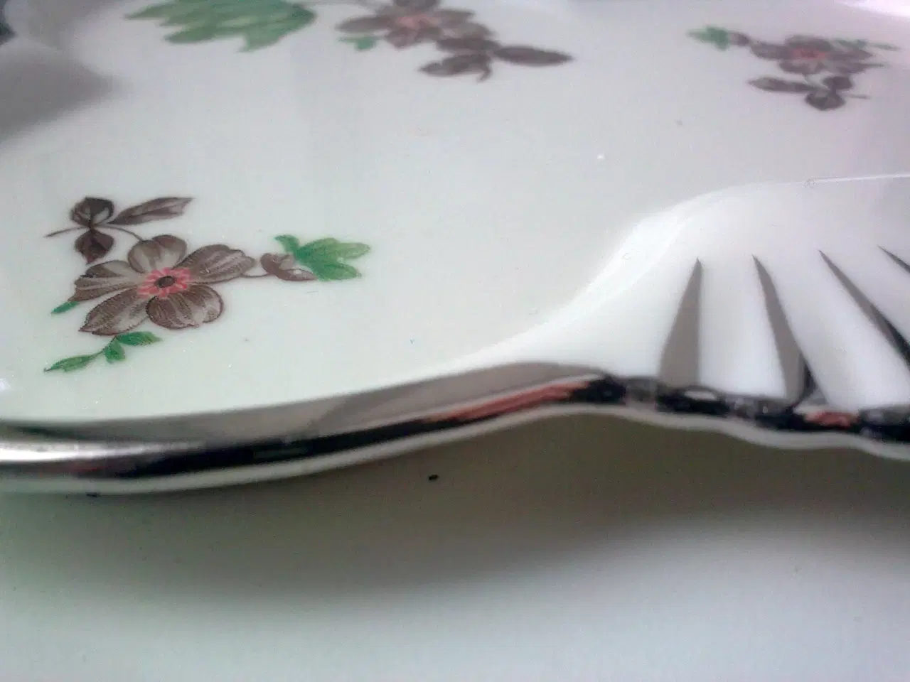 Billede 18 - Katte bakke m slikskål: plast, metal el. porcelæn