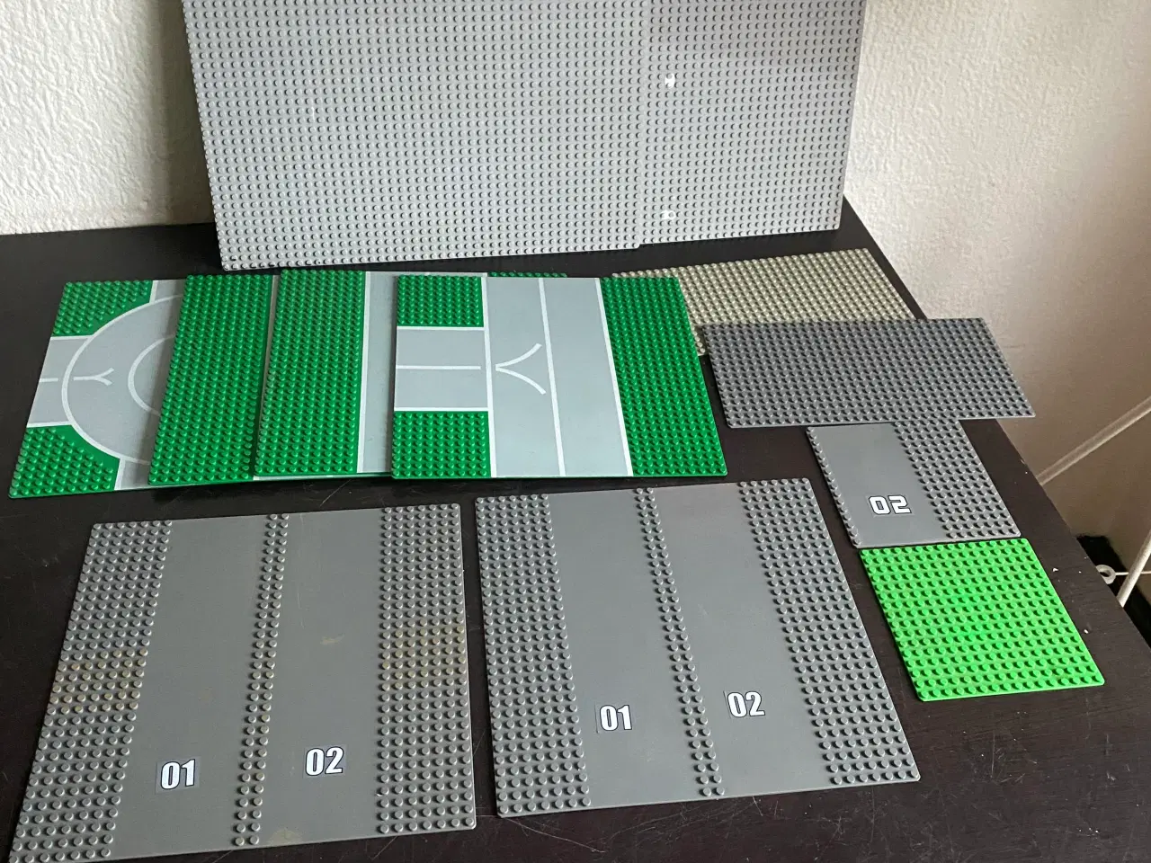 Billede 4 - Ældre Lego plader sælges.