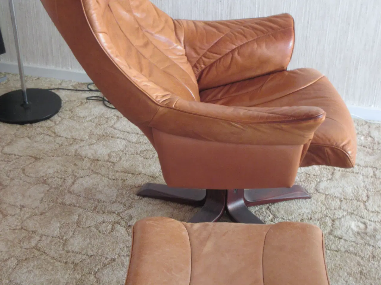 Billede 2 - Brun læder dreje/vippe læderstol/m. skammel